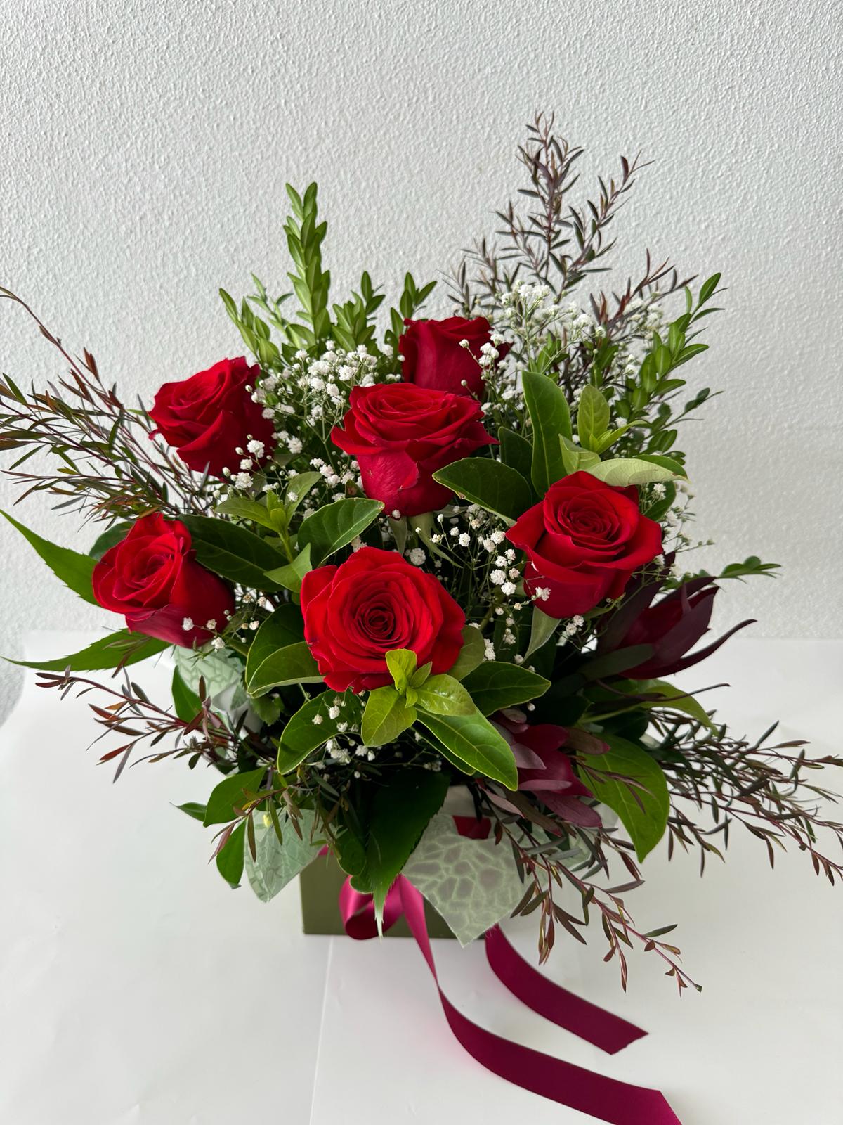 6 Red Roses in a Box